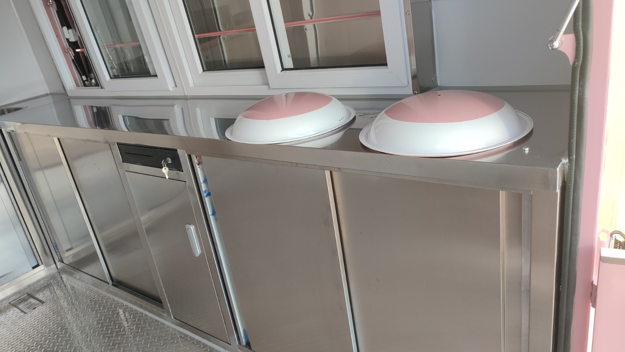 Deli Star Trailer Retro Frenchie FR 4800 Towable - Büfe karavan: fotoğraf 4 Deli Star Trailer Retro Frenchie FR 4800 Towable - Büfe karavan: fotoğraf 4