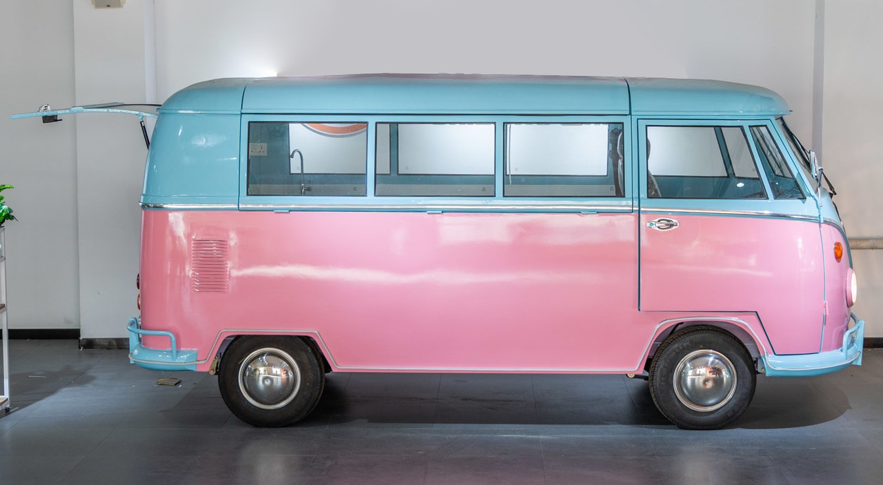 Deli Star Trailer Retro Minivan FR 4300 Electric - Büfe karavan: fotoğraf 5 Deli Star Trailer Retro Minivan FR 4300 Electric - Büfe karavan: fotoğraf 5