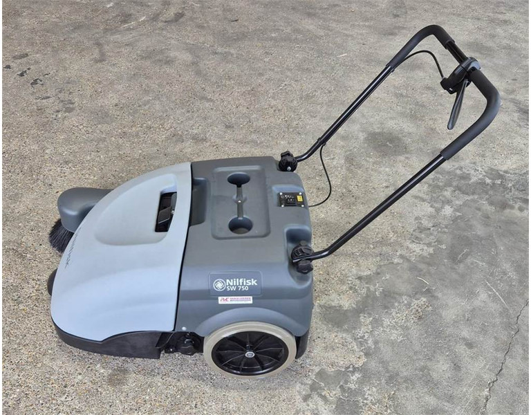 Nilfisk SW 750 - Yol süpürme aracı: fotoğraf 2 Nilfisk SW 750 - Yol süpürme aracı: fotoğraf 2