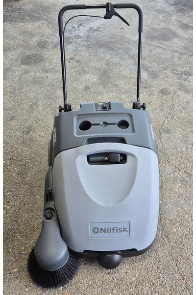Nilfisk SW 750 - Yol süpürme aracı: fotoğraf 3 Nilfisk SW 750 - Yol süpürme aracı: fotoğraf 3
