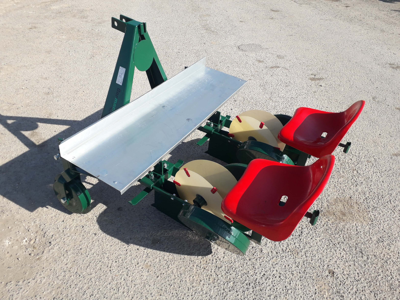 GARMACH Transplanteur à Mini-Mottes 2 rangs - Patates ekim makinası: fotoğraf 1 GARMACH Transplanteur à Mini-Mottes 2 rangs - Patates ekim makinası: fotoğraf 1