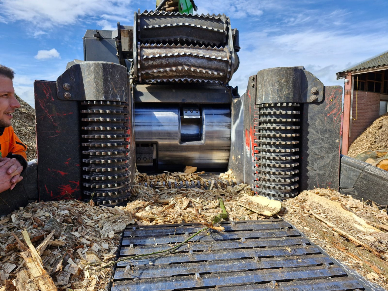 UFKES Greentec 972 Tracked Chipper - Ağaç parçalama makinesi: fotoğraf 5 UFKES Greentec 972 Tracked Chipper - Ağaç parçalama makinesi: fotoğraf 5