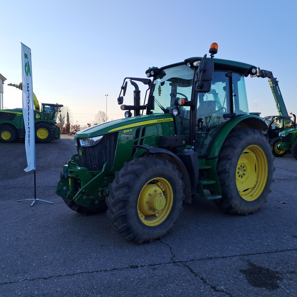 JOHN DEERE 5125R - Traktör: fotoğraf 1 JOHN DEERE 5125R - Traktör: fotoğraf 1