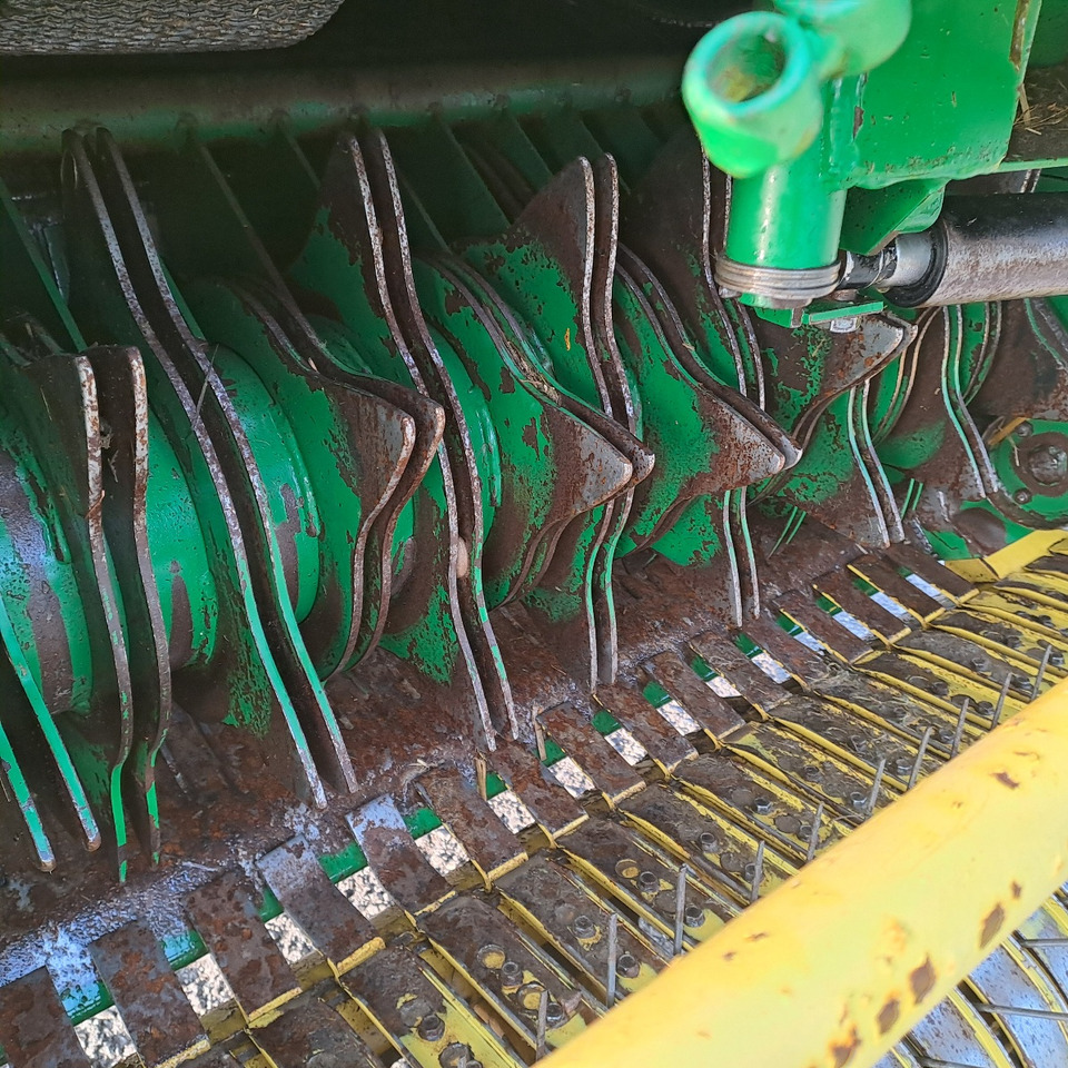 ROTOPRESSA JOHN DEERE 592 - Silindirik balya makinesi: fotoğraf 4 ROTOPRESSA JOHN DEERE 592 - Silindirik balya makinesi: fotoğraf 4