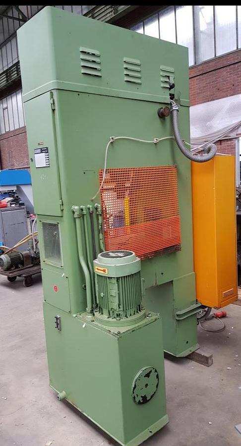 Hydr. Schnelläuferpresse DUNKES - Metal işleme makinası: fotoğraf 4 Hydr. Schnelläuferpresse DUNKES - Metal işleme makinası: fotoğraf 4