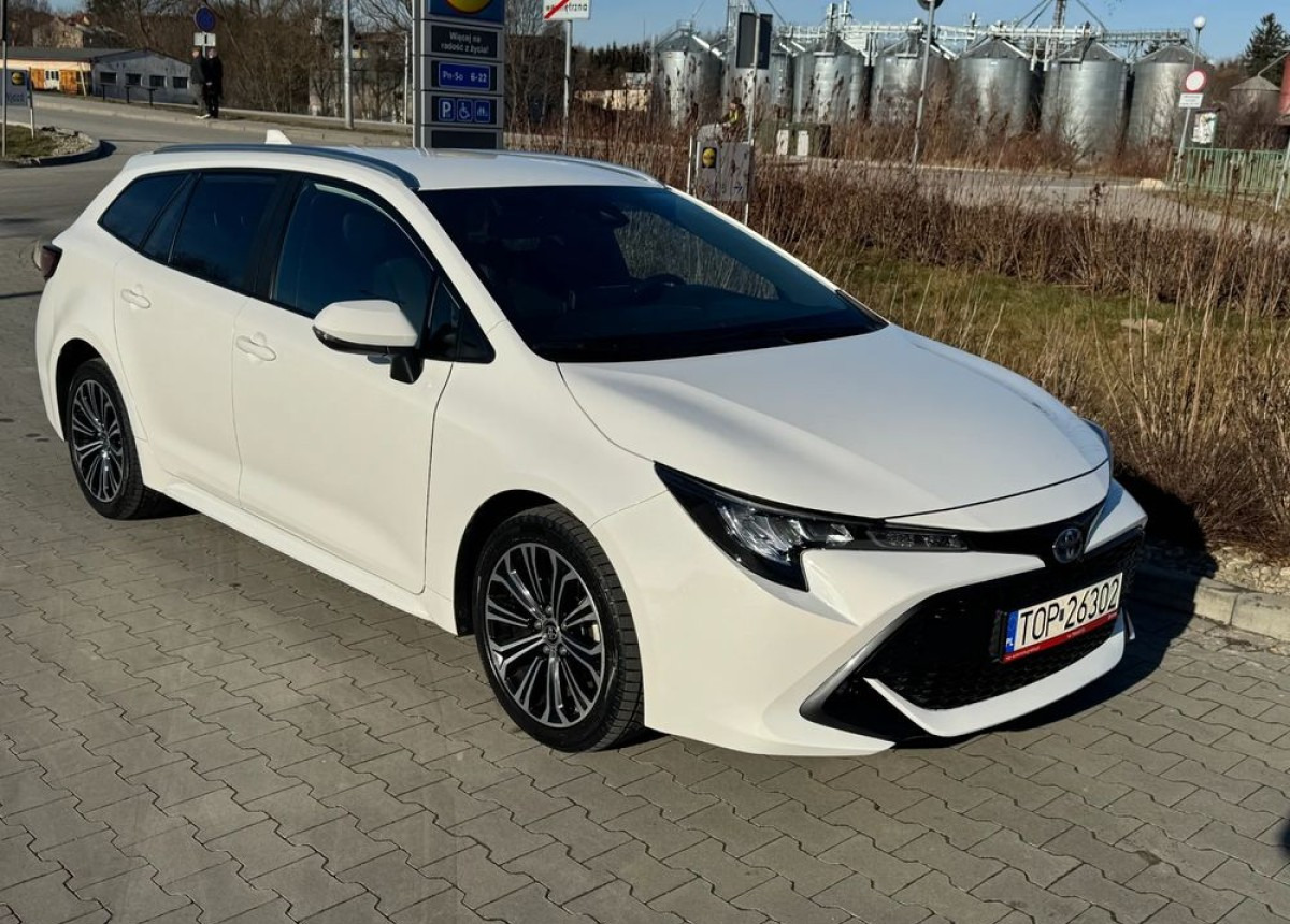 Toyota Corolla 1.8 Hybrid Active Niski przebieg LED FV23 W SUPER STANIE - Binek araba: fotoğraf 1 Toyota Corolla 1.8 Hybrid Active Niski przebieg LED FV23 W SUPER STANIE - Binek araba: fotoğraf 1