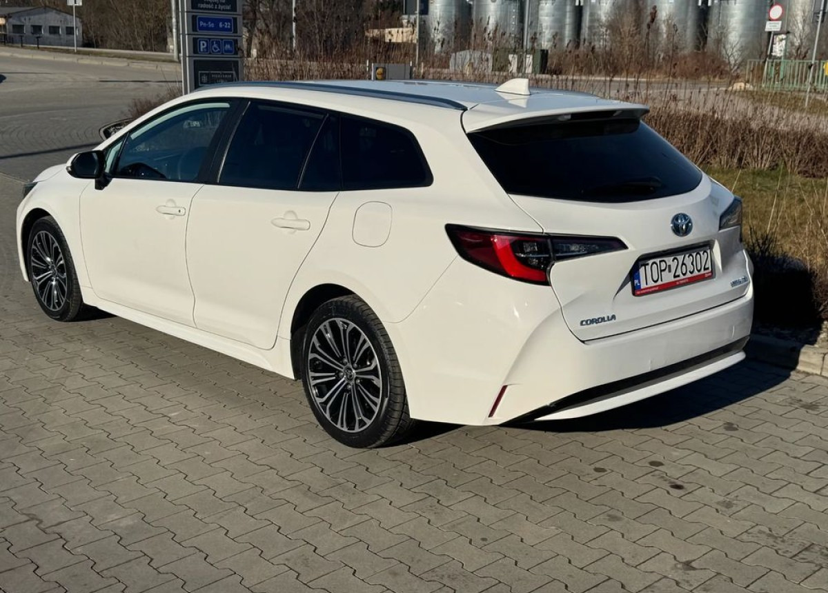 Toyota Corolla 1.8 Hybrid Active Niski przebieg LED FV23 W SUPER STANIE - Binek araba: fotoğraf 4 Toyota Corolla 1.8 Hybrid Active Niski przebieg LED FV23 W SUPER STANIE - Binek araba: fotoğraf 4