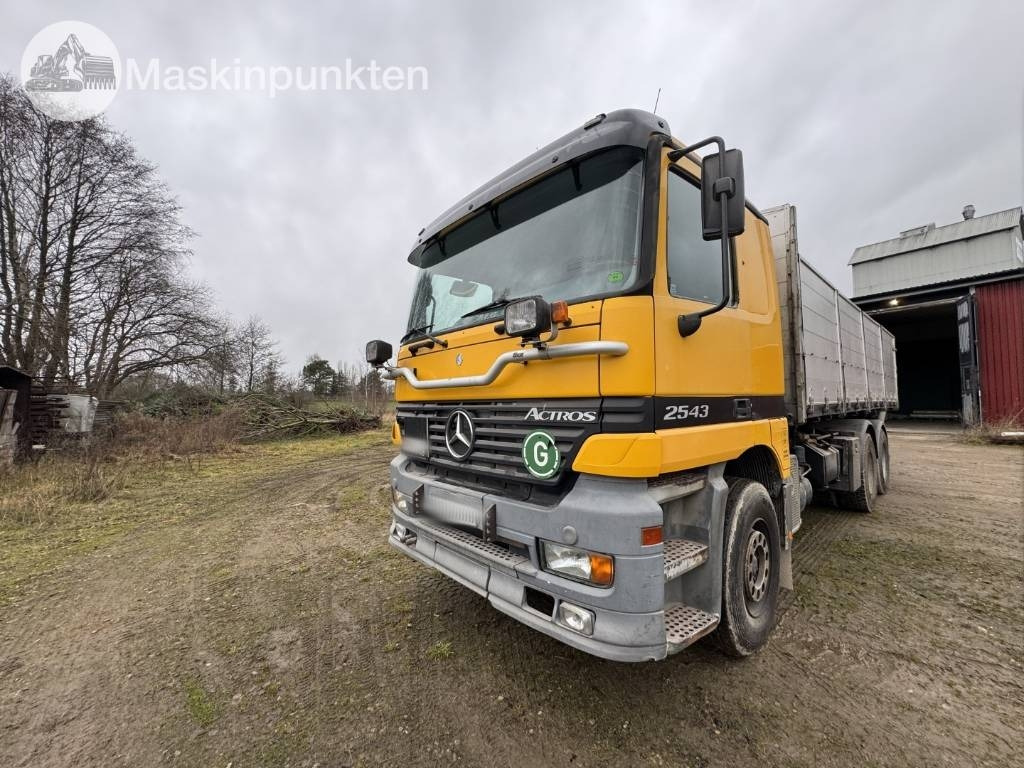 Mercedes-Benz 2543 Actros med bakmonterad kran och tipp - Vinçli kamyon: fotoğraf 1 Mercedes-Benz 2543 Actros med bakmonterad kran och tipp - Vinçli kamyon: fotoğraf 1