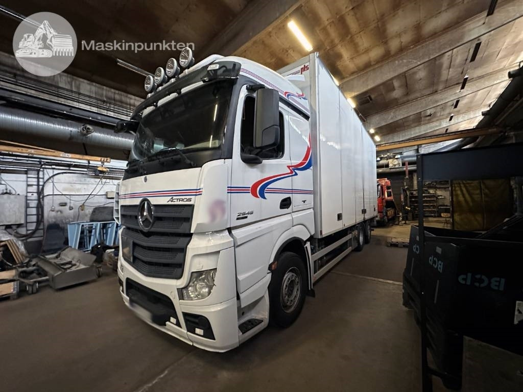 Mercedes-Benz Actros 2545 - Kapalı kasa kamyon: fotoğraf 1 Mercedes-Benz Actros 2545 - Kapalı kasa kamyon: fotoğraf 1