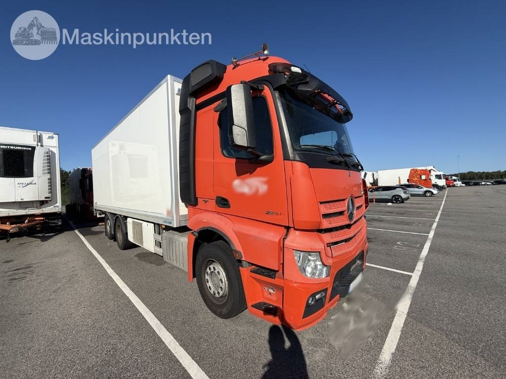 Mercedes-Benz Actros 2551 - Refrijeratör kamyon: fotoğraf 3 Mercedes-Benz Actros 2551 - Refrijeratör kamyon: fotoğraf 3