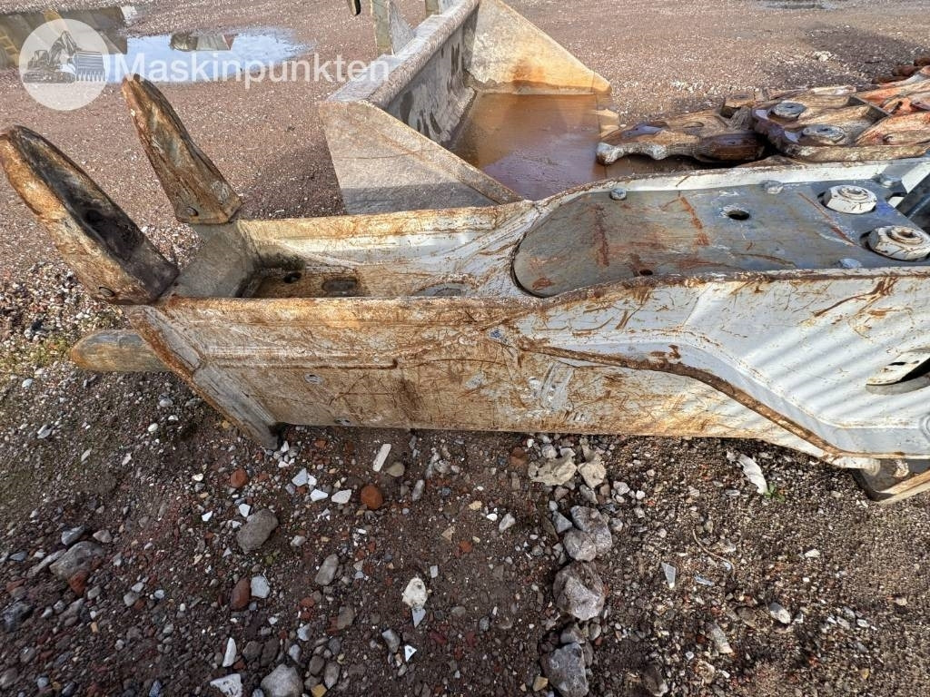 NPK DC-25 - Hidrolik kırıcı - İş makinaları: fotoğraf 5 NPK DC-25 - Hidrolik kırıcı - İş makinaları: fotoğraf 5