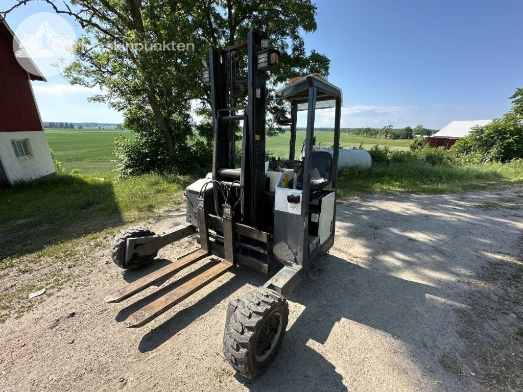 Terberg RE 4-35 - Kamyona monte forklift: fotoğraf 3 Terberg RE 4-35 - Kamyona monte forklift: fotoğraf 3