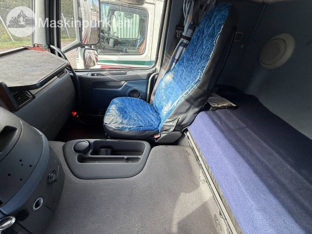 Kapalı kasa kamyon Volvo FM 440: fotoğraf 26