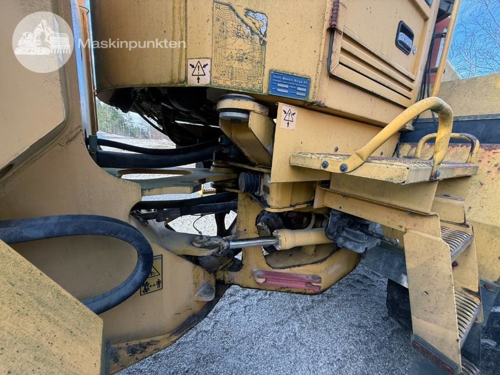 Tekerlekli yükleyici Volvo L 120 C: fotoğraf 25