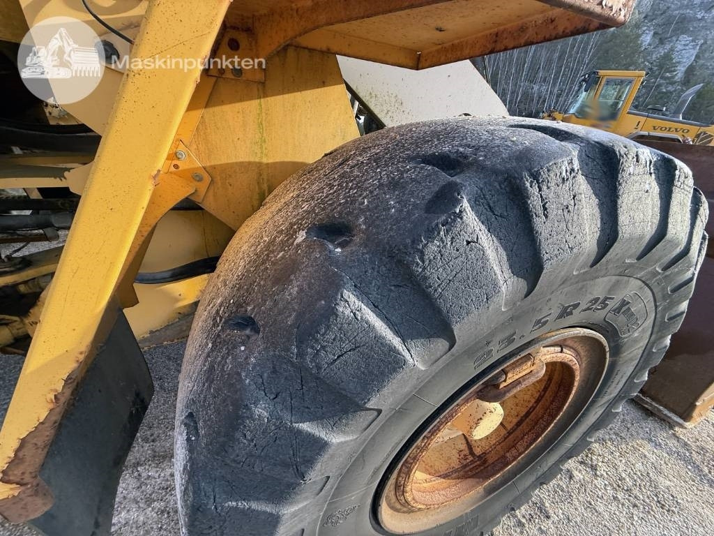 Tekerlekli yükleyici Volvo L 120 C: fotoğraf 43