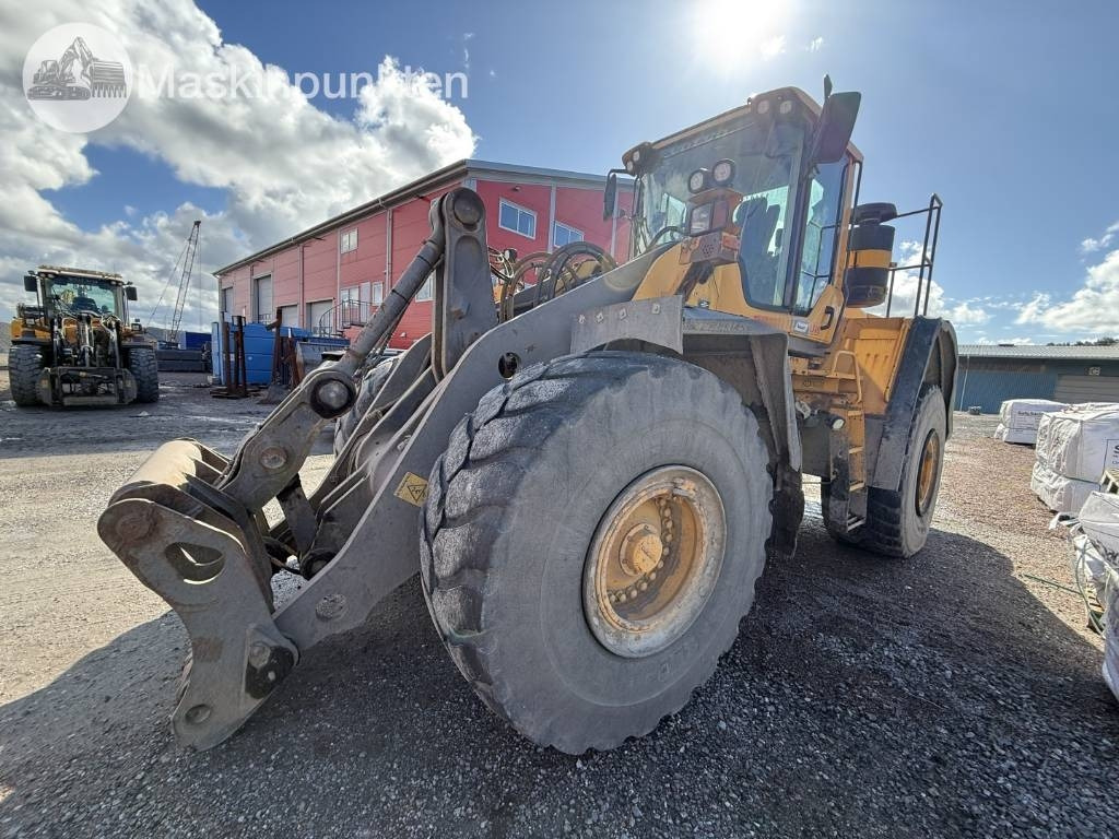 Volvo L 180 F - Tekerlekli yükleyici: fotoğraf 1 Volvo L 180 F - Tekerlekli yükleyici: fotoğraf 1