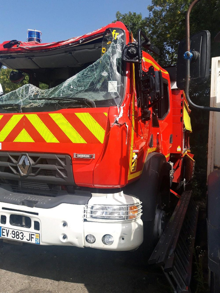 RENAULT D 4X4 TOUT-TERRAIN INCENDIE - İtfaiye aracı: fotoğraf 1 RENAULT D 4X4 TOUT-TERRAIN INCENDIE - İtfaiye aracı: fotoğraf 1