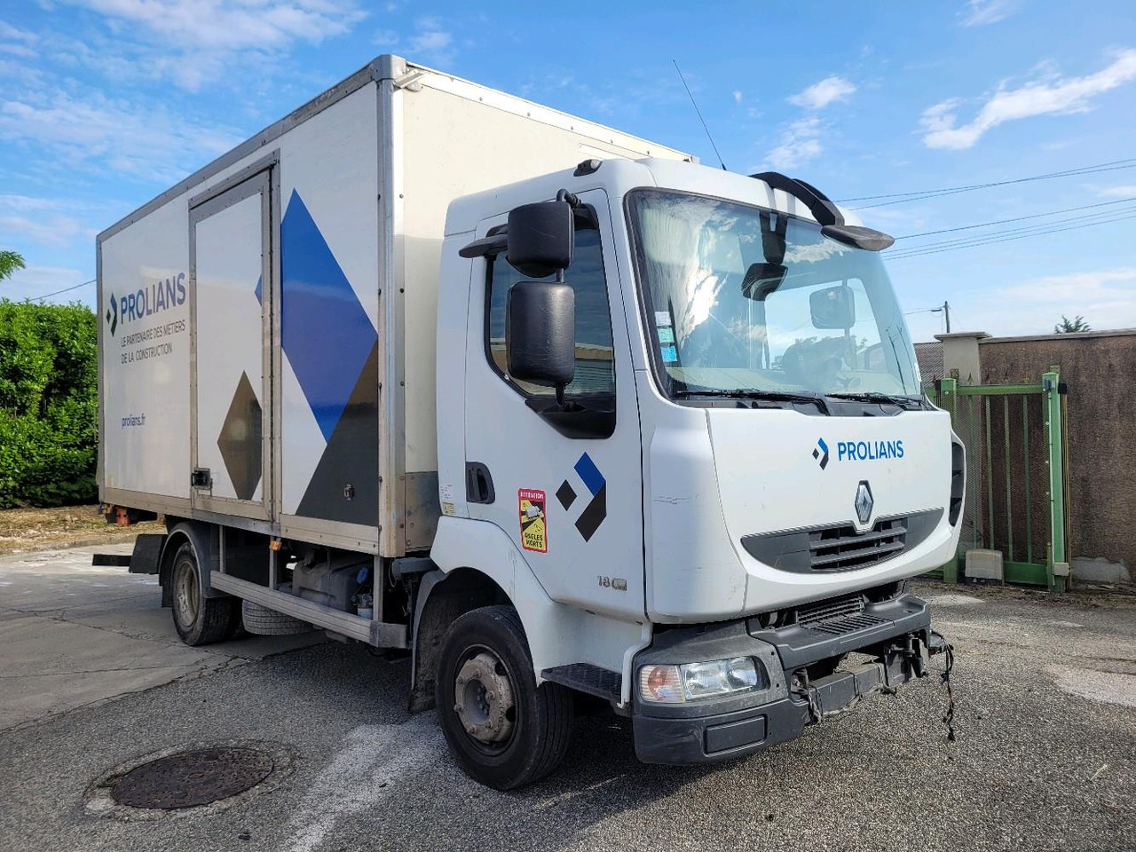 RENAULT MIDLUM 180 DXL - Kapalı kasa kamyon: fotoğraf 1 RENAULT MIDLUM 180 DXL - Kapalı kasa kamyon: fotoğraf 1