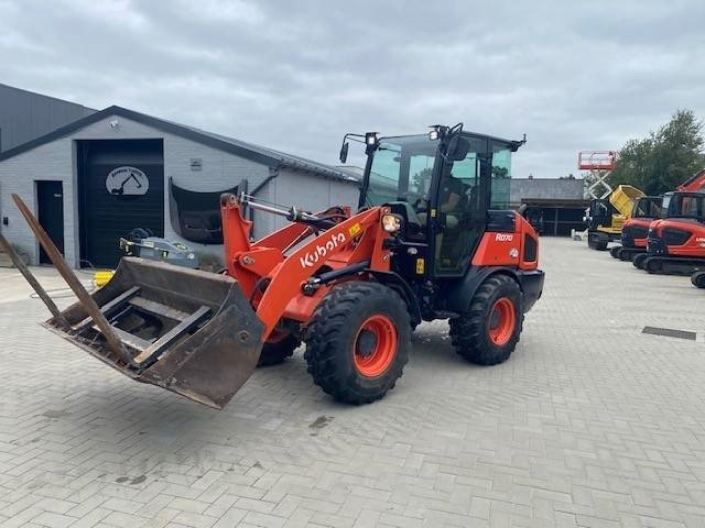 Kubota R 070 - Tekerlekli yükleyici: fotoğraf 4 Kubota R 070 - Tekerlekli yükleyici: fotoğraf 4