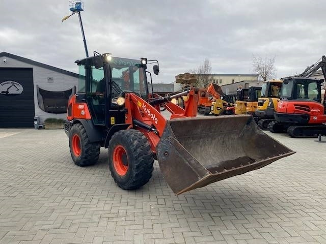 Kubota R 090 - Tekerlekli yükleyici: fotoğraf 5 Kubota R 090 - Tekerlekli yükleyici: fotoğraf 5