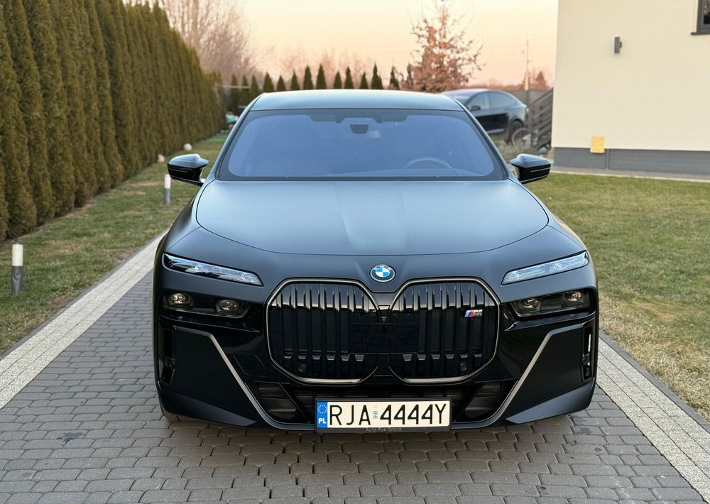 BMW Seria 7 - Sedan araba: fotoğraf 3 BMW Seria 7 - Sedan araba: fotoğraf 3