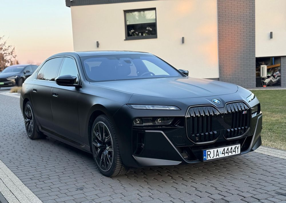 BMW Seria 7 - Sedan araba: fotoğraf 2 BMW Seria 7 - Sedan araba: fotoğraf 2