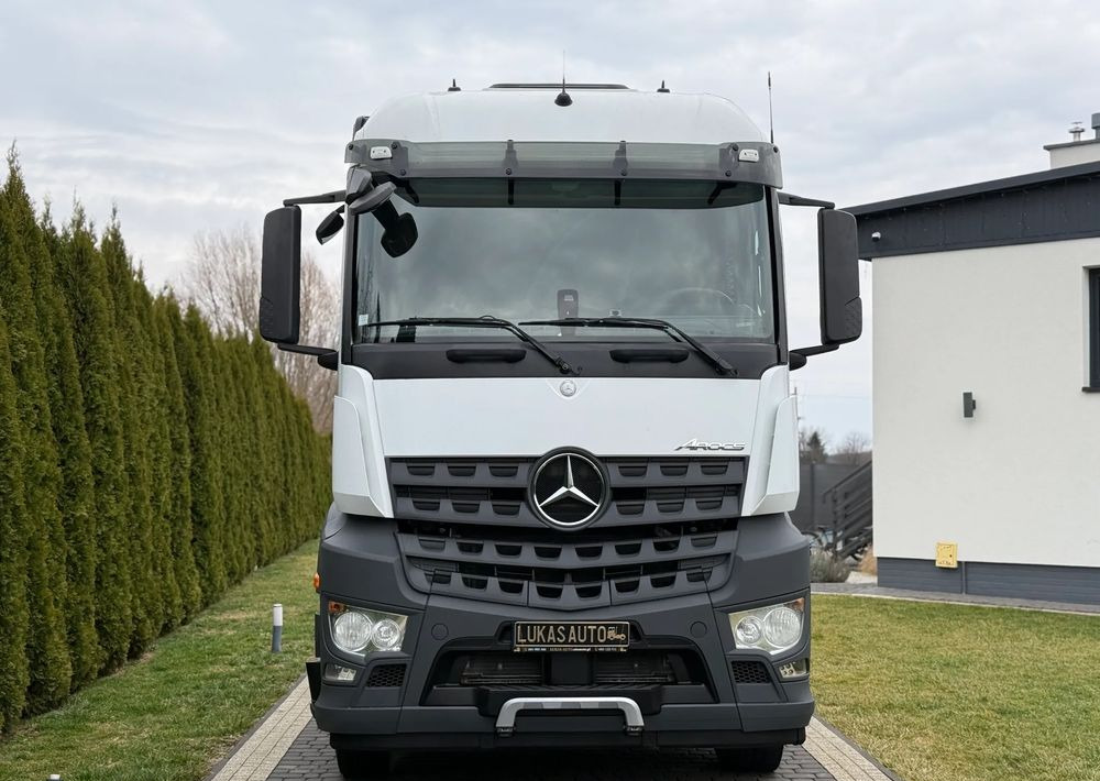 Mercedes-Benz AROCS 1843 HYDRAULIKA - Çekici: fotoğraf 2 Mercedes-Benz AROCS 1843 HYDRAULIKA - Çekici: fotoğraf 2