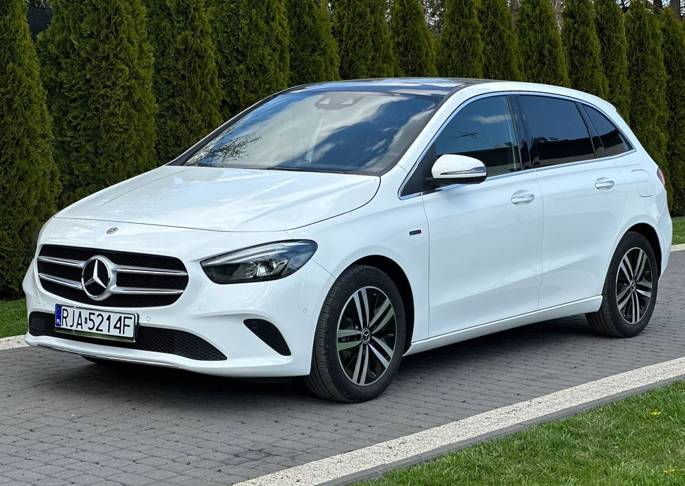 Mercedes-Benz Klasa B - Sedan araba: fotoğraf 1 Mercedes-Benz Klasa B - Sedan araba: fotoğraf 1