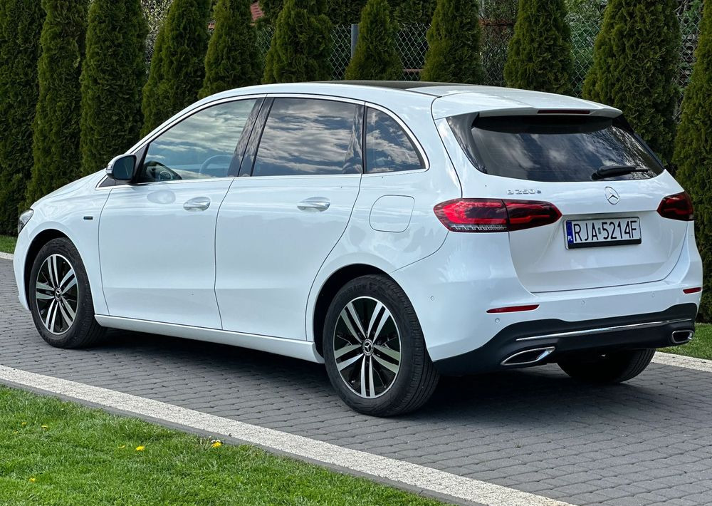 Mercedes-Benz Klasa B - Sedan araba: fotoğraf 5 Mercedes-Benz Klasa B - Sedan araba: fotoğraf 5