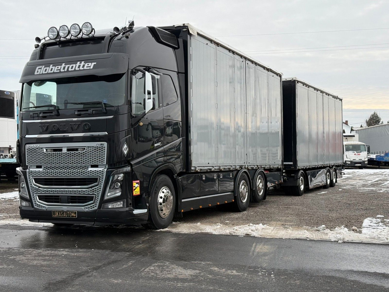 Volvo FH16 660 HP XL TANDEM 6x2 LIMITED EDITION - Tenteli kamyon: fotoğraf 2 Volvo FH16 660 HP XL TANDEM 6x2 LIMITED EDITION - Tenteli kamyon: fotoğraf 2