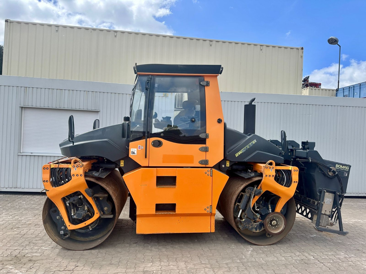 BOMAG 154AP-AM / Streuer / Deutsche Maschine - Yol silindiri: fotoğraf 1 BOMAG 154AP-AM / Streuer / Deutsche Maschine - Yol silindiri: fotoğraf 1