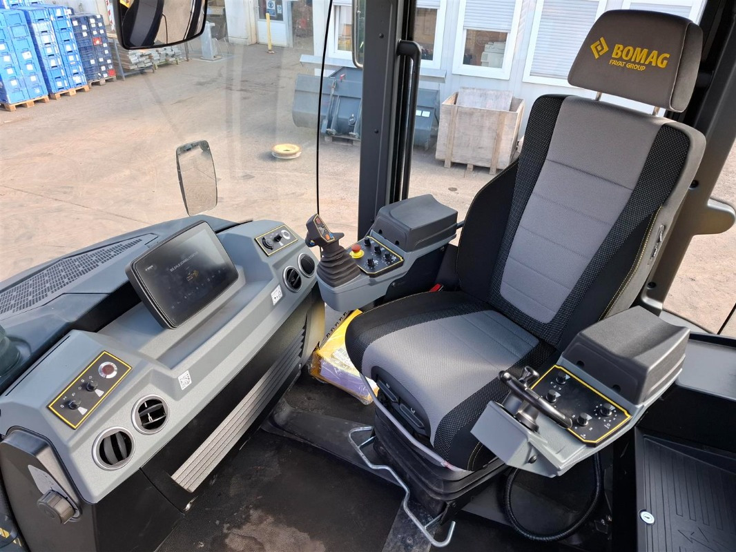 BOMAG DE BW 174 AP-5 AM Hybrid Stage V/Tier 4f - Silindir makinesi: fotoğraf 3 BOMAG DE BW 174 AP-5 AM Hybrid Stage V/Tier 4f - Silindir makinesi: fotoğraf 3