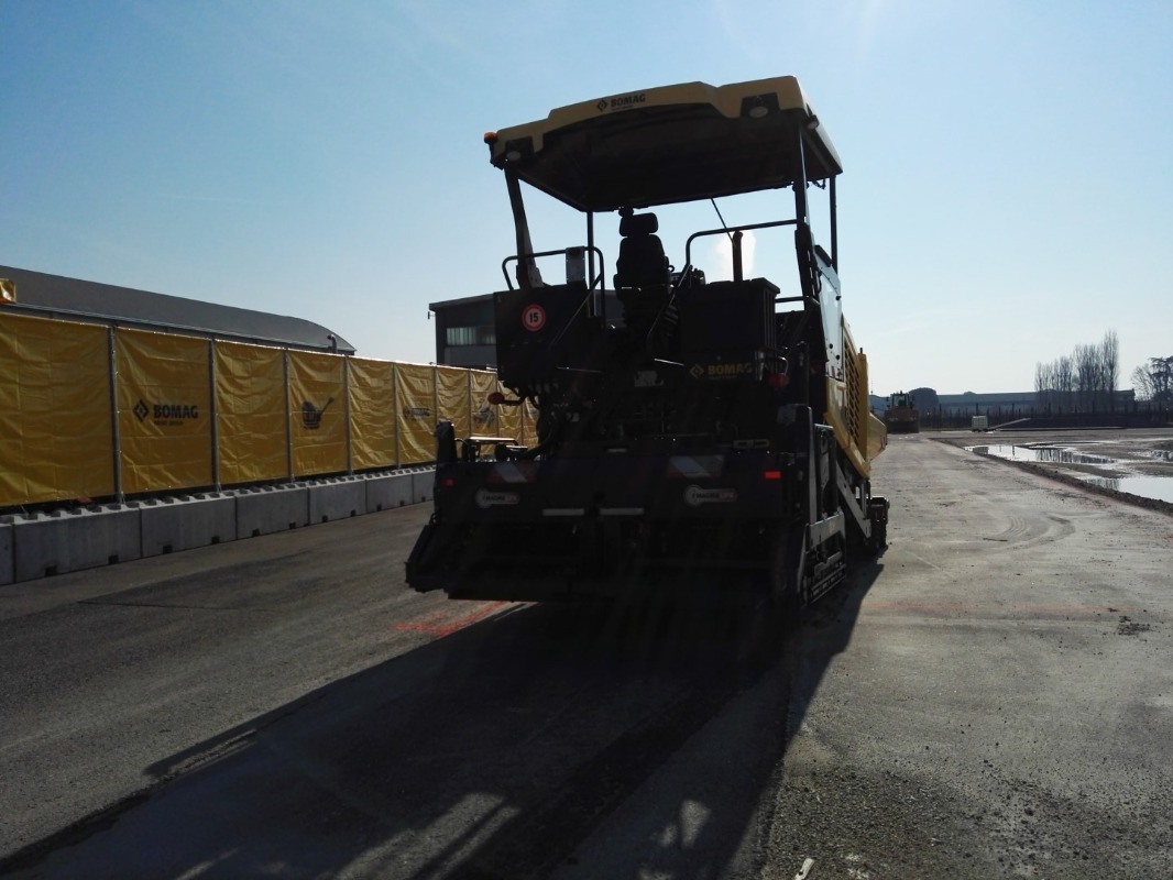 BOMAG IT BF 600 P-2 S500 Stage IV/Tier 4f - Asfalt serici: fotoğraf 3 BOMAG IT BF 600 P-2 S500 Stage IV/Tier 4f - Asfalt serici: fotoğraf 3