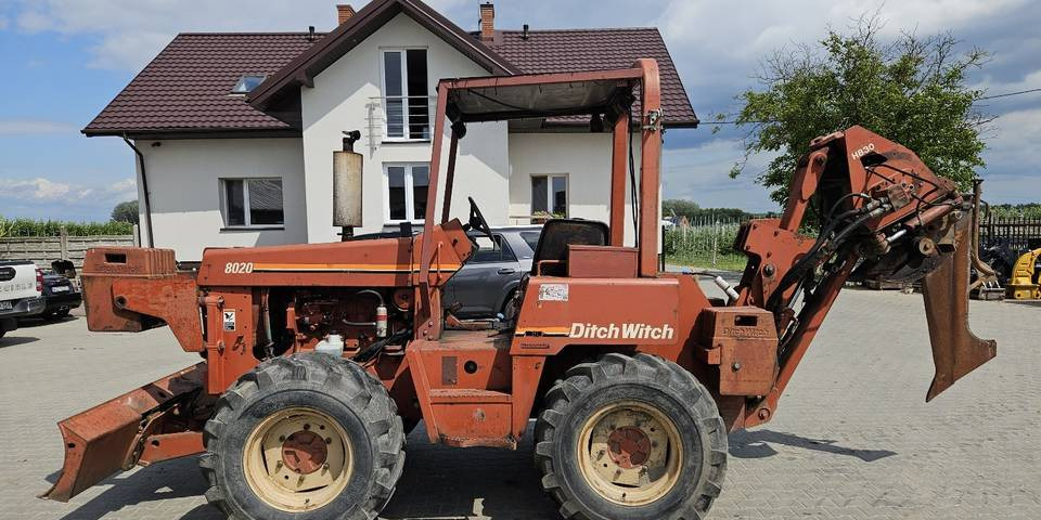 Pługoukładacz wibropług Ditch Witch 8020 układanie kabli światłowód - İş makinaları: fotoğraf 1 Pługoukładacz wibropług Ditch Witch 8020 układanie kabli światłowód - İş makinaları: fotoğraf 1