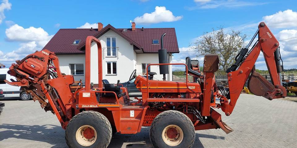 Koparka łańcuchowa pługoukładacz Ditch Witch 8020 Combo - Kanal kazıcı: fotoğraf 1 Koparka łańcuchowa pługoukładacz Ditch Witch 8020 Combo - Kanal kazıcı: fotoğraf 1