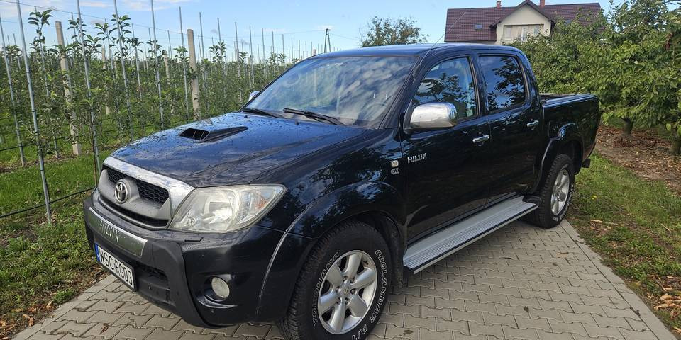 Toyota Hilux 3.0 SR5 automat 4x4 - Pikap: fotoğraf 1 Toyota Hilux 3.0 SR5 automat 4x4 - Pikap: fotoğraf 1