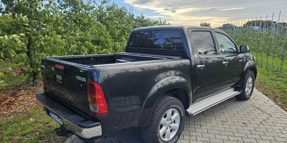 Toyota Hilux 3.0 SR5 automat 4x4 - Pikap: fotoğraf 5 Toyota Hilux 3.0 SR5 automat 4x4 - Pikap: fotoğraf 5