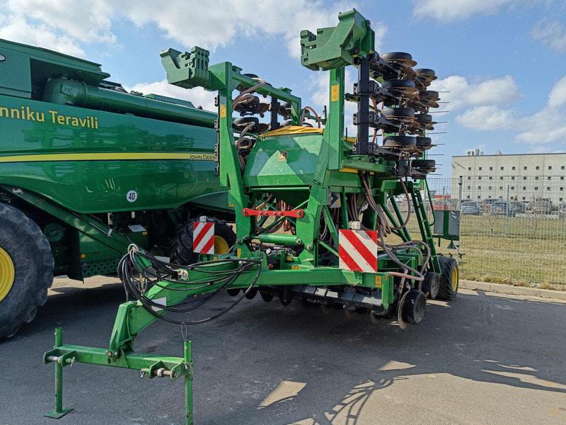 John Deere 750 A - Hassas ekim makinesi: fotoğraf 2 John Deere 750 A - Hassas ekim makinesi: fotoğraf 2