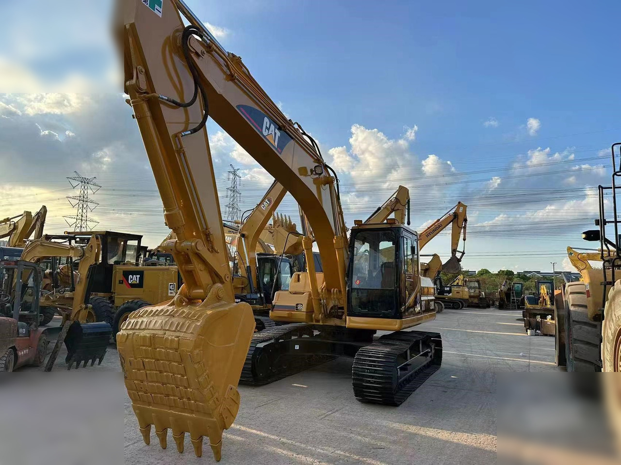 CATERPILLAR 320BL - Paletli ekskavatör: fotoğraf 1 CATERPILLAR 320BL - Paletli ekskavatör: fotoğraf 1