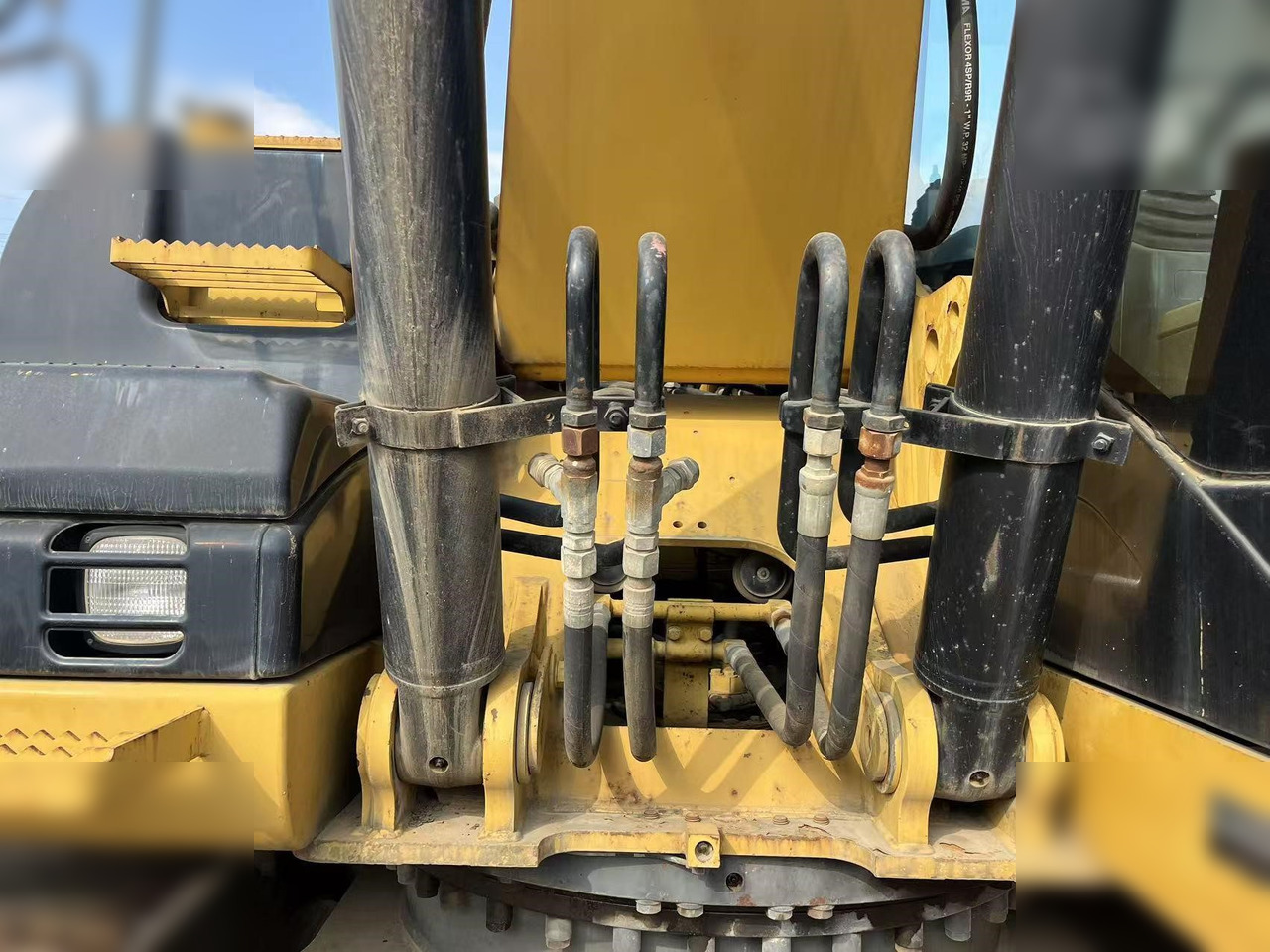 Paletli ekskavatör CATERPILLAR 323D: fotoğraf 7