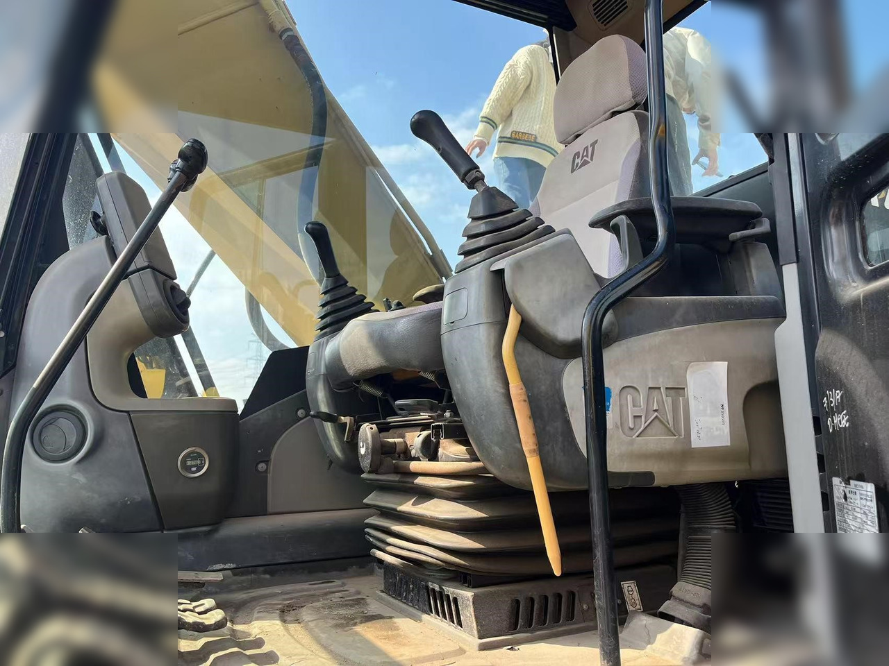 Paletli ekskavatör CATERPILLAR 323D: fotoğraf 6