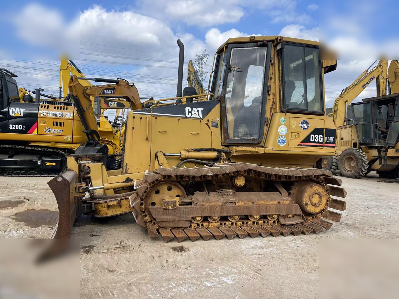 CATERPILLAR D3G - Buldozer: fotoğraf 1 CATERPILLAR D3G - Buldozer: fotoğraf 1