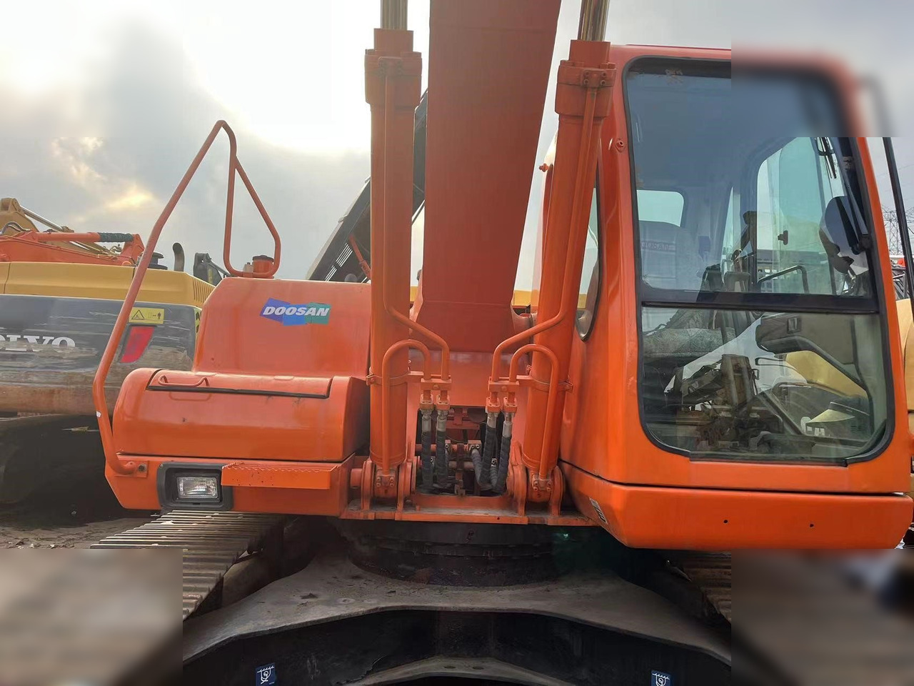 DOOSAN DH220 LC-7 - Paletli ekskavatör: fotoğraf 2 DOOSAN DH220 LC-7 - Paletli ekskavatör: fotoğraf 2