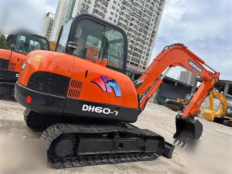 DOOSAN DH60-7 - Paletli ekskavatör: fotoğraf 1 DOOSAN DH60-7 - Paletli ekskavatör: fotoğraf 1