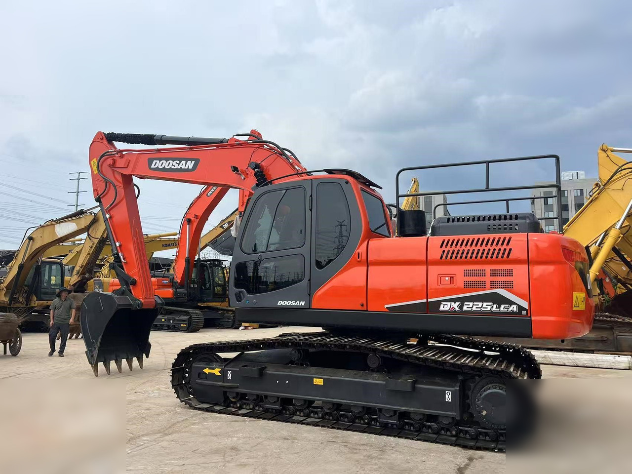 DOOSAN DX225 LC - Paletli ekskavatör: fotoğraf 1 DOOSAN DX225 LC - Paletli ekskavatör: fotoğraf 1