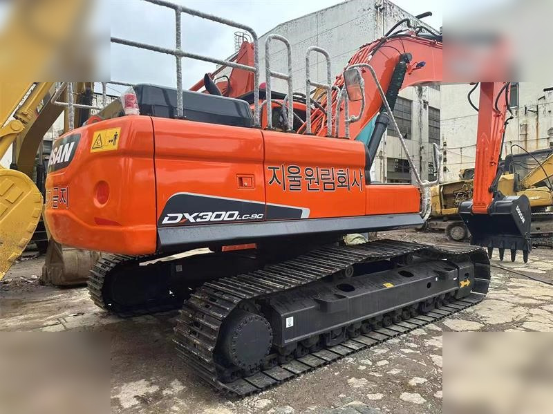 DOOSAN DX300 LC-9C - Paletli ekskavatör: fotoğraf 1 DOOSAN DX300 LC-9C - Paletli ekskavatör: fotoğraf 1