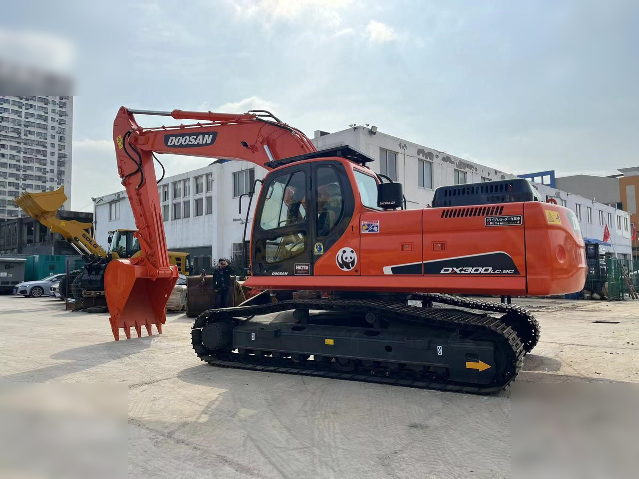 DOOSAN DX300 LC-9C - Paletli ekskavatör: fotoğraf 1 DOOSAN DX300 LC-9C - Paletli ekskavatör: fotoğraf 1