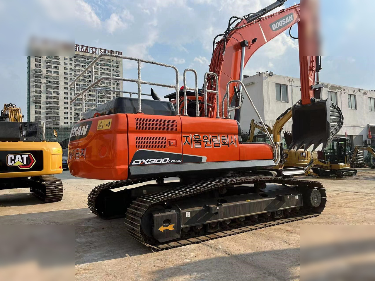 DOOSAN DX300 LCA - Paletli ekskavatör: fotoğraf 5 DOOSAN DX300 LCA - Paletli ekskavatör: fotoğraf 5