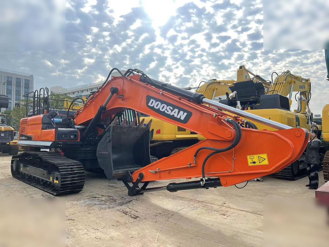 DOOSAN DX300 LCA - Paletli ekskavatör: fotoğraf 1 DOOSAN DX300 LCA - Paletli ekskavatör: fotoğraf 1