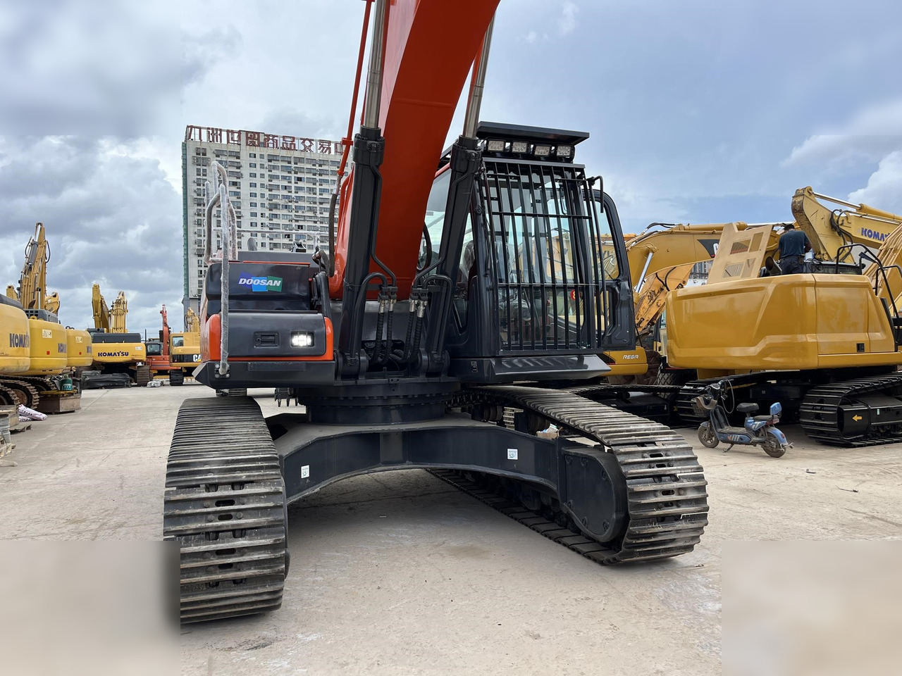 DOOSAN DX340 LCA - Paletli ekskavatör: fotoğraf 2 DOOSAN DX340 LCA - Paletli ekskavatör: fotoğraf 2